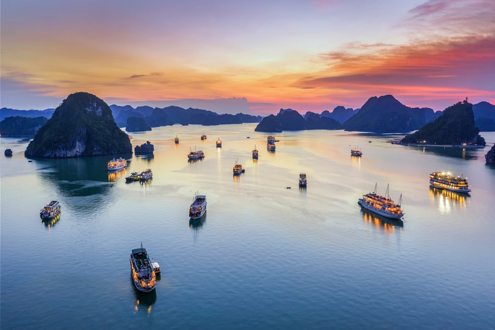Bahía de Halong o bahía de Lan Ha: ¿cuál elegir para descubrir el golfo de Tonkín?