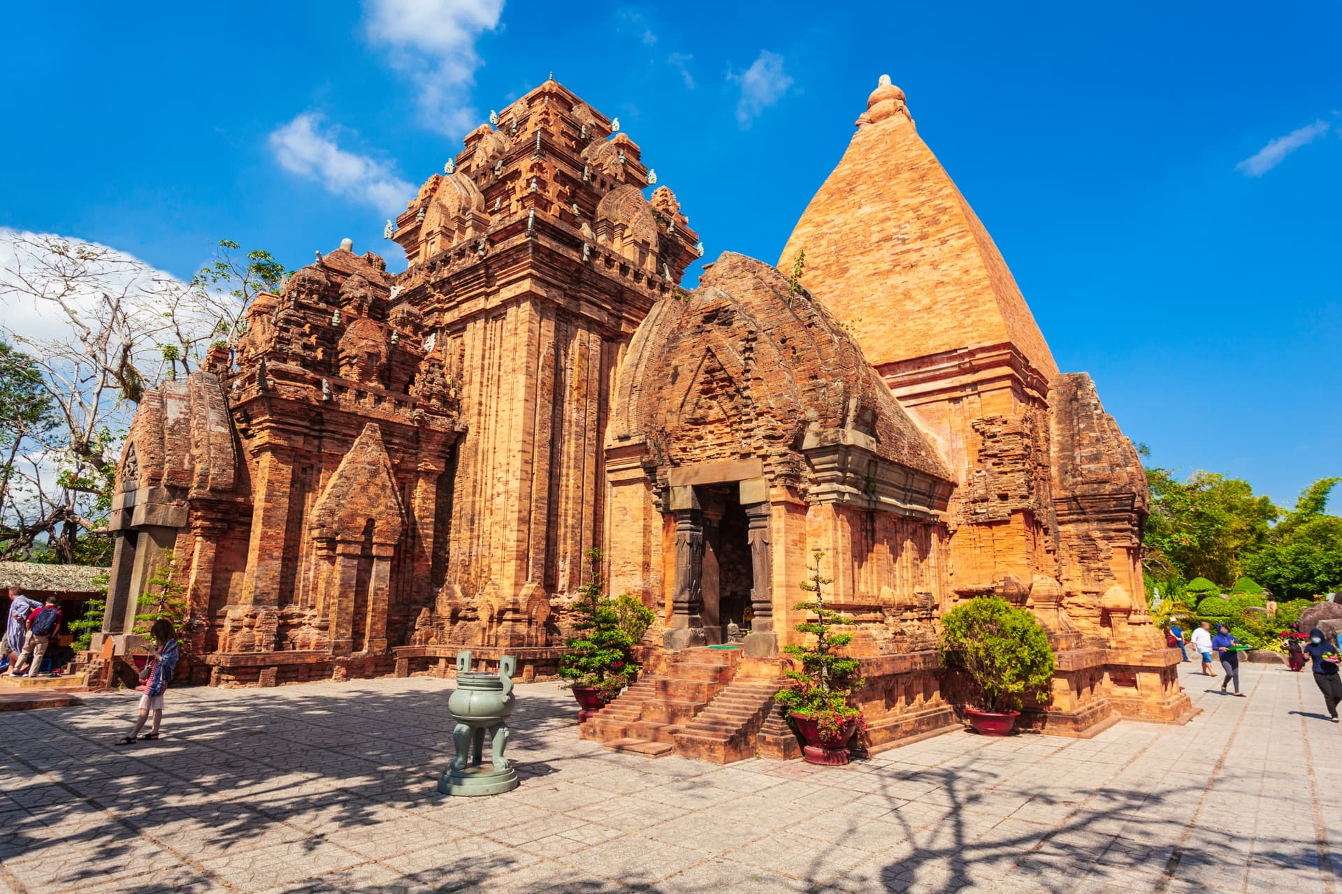 Pagodas Van Phuc y But Thap